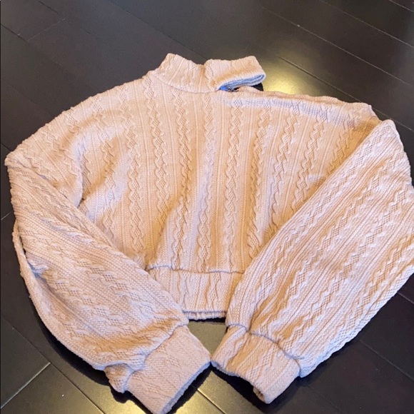 Cold shoulder turtleneck sweater - Picture 3 of 5